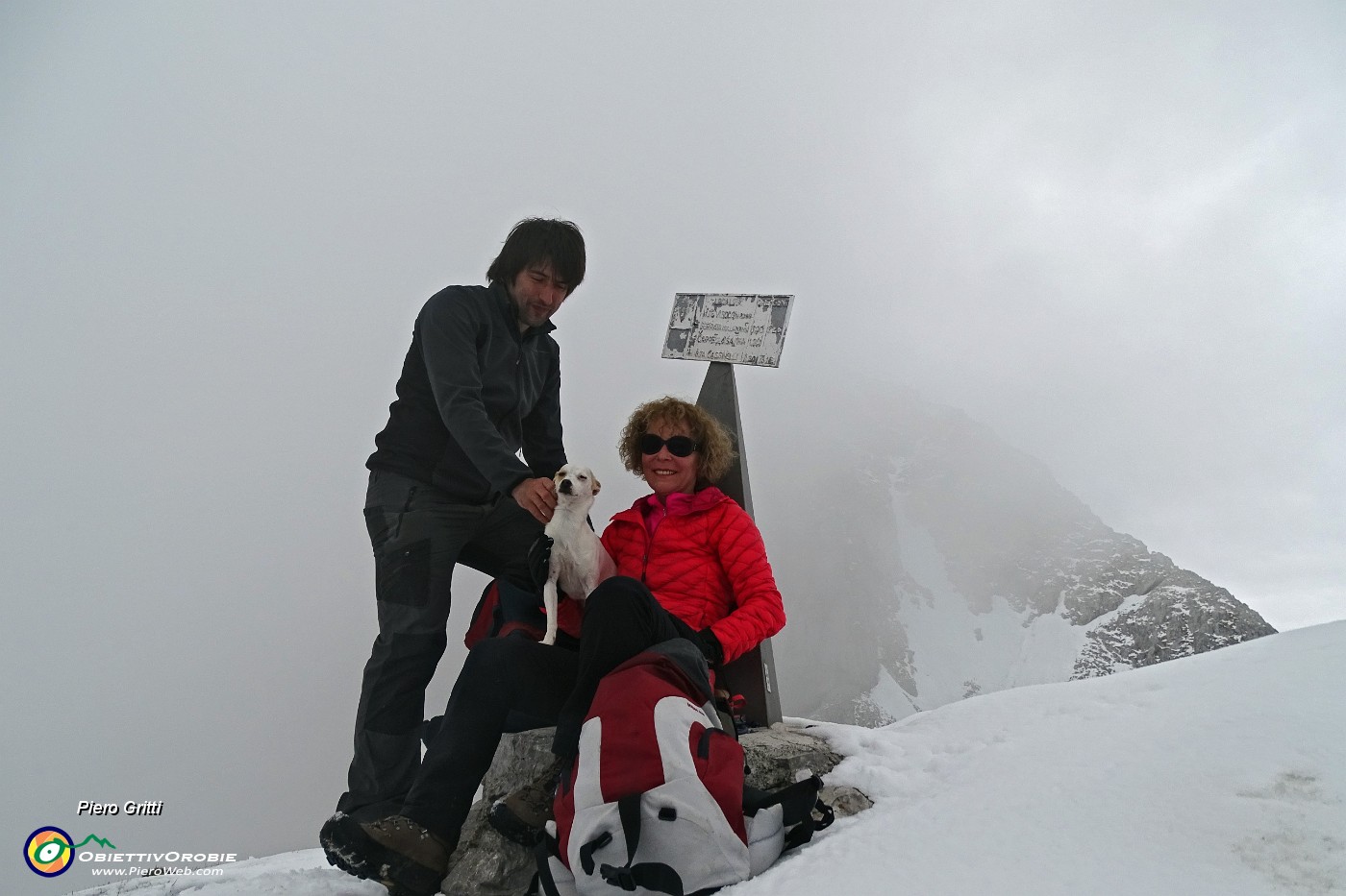 48 In vetta al Monte Visolo (2369 m) nel massiccio della Presolana.JPG -                                